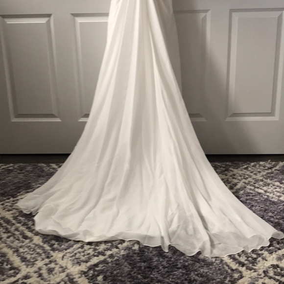 White evening gown - Picture 5 of 8